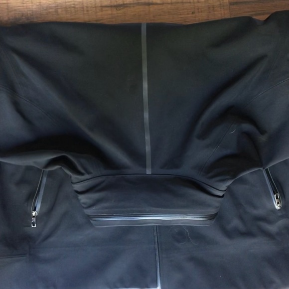 (SOLD)Lululemon Men’s Jacket L - Picture 7 of 7